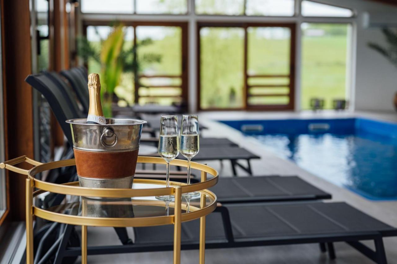 Bed and Breakfast Kotyogo Panzio Lupeni  Экстерьер фото