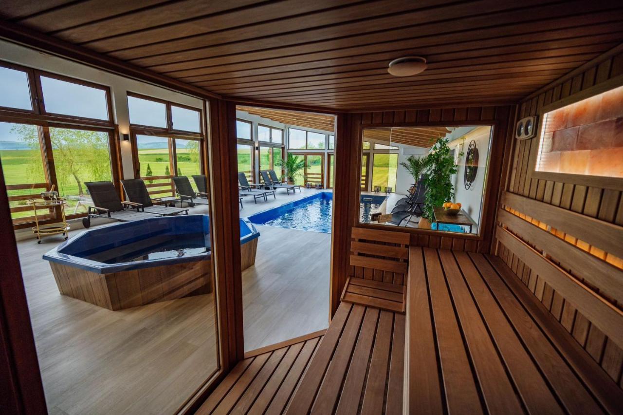 Bed and Breakfast Kotyogo Panzio Lupeni  Экстерьер фото